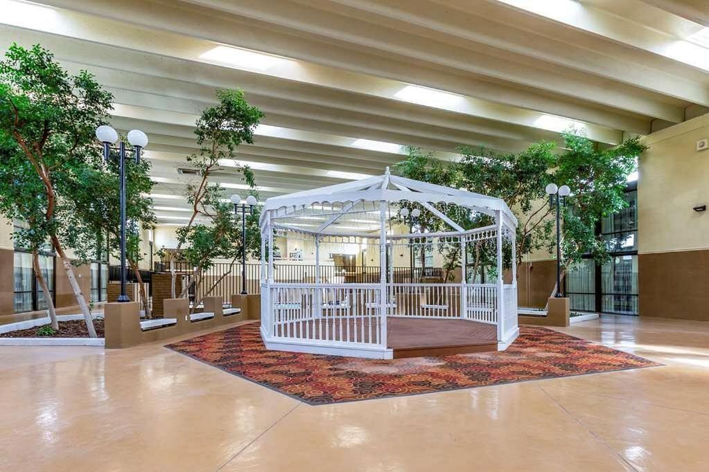 Clarion Inn & Suites, Roswell Eksteriør bilde