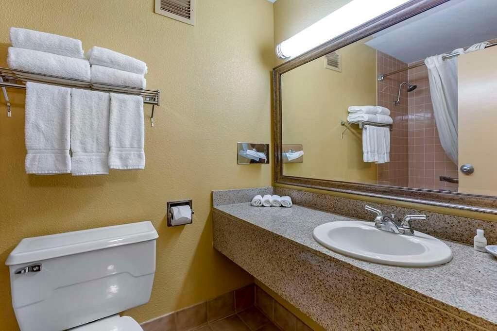 Clarion Inn & Suites, Roswell Eksteriør bilde