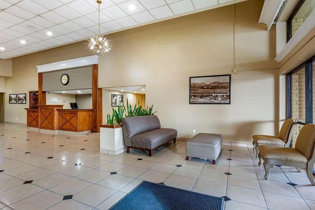 Clarion Inn & Suites, Roswell Eksteriør bilde